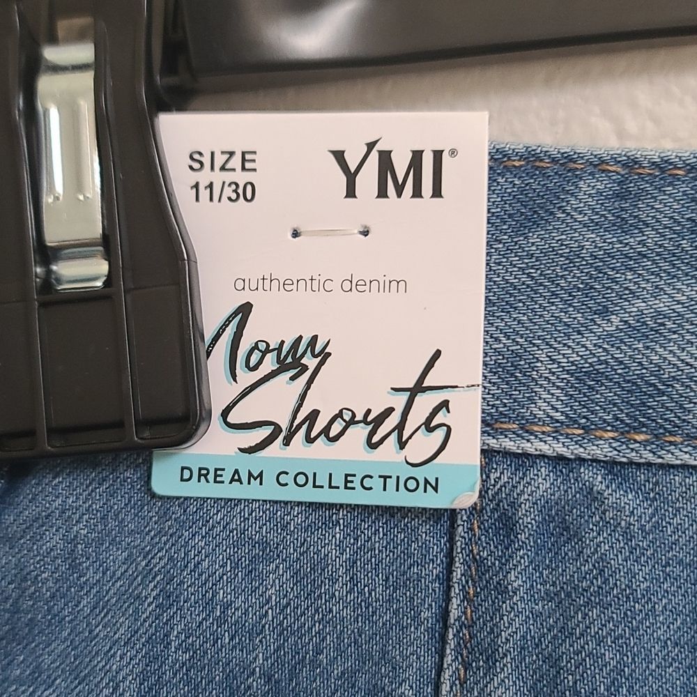JUNIOR'S  SIZE 11 YMI  woman's shorts - Picture 9 of 12